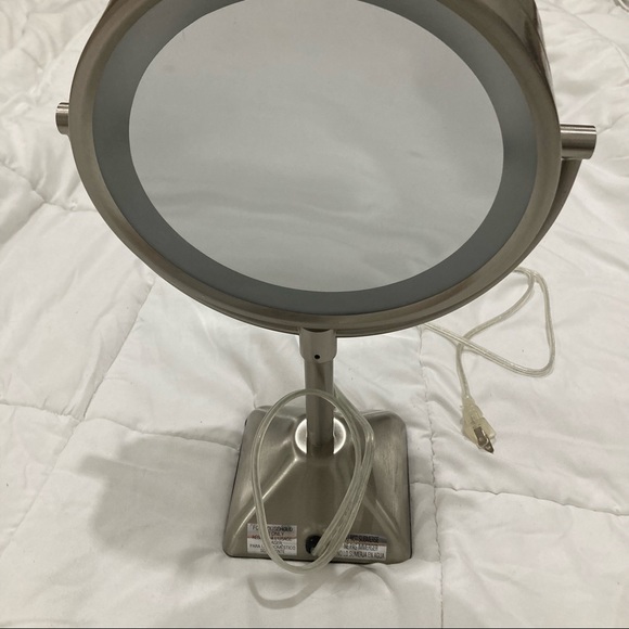 RESELLING conair led vanity mirror - Picture 1 of 4